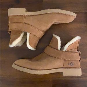 GENTLY used McKay Ugg boots W size 8.5